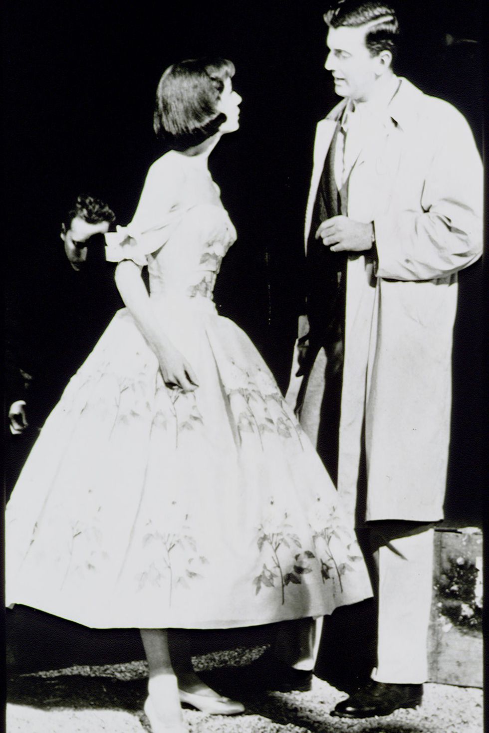 في الخمسينات خلال ارتداء هيبورن واحد من تصميمات Givenchy