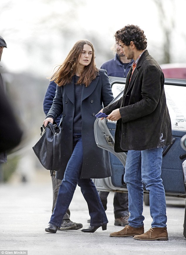 4A30001500000578-0-Keira_Knightley_was_spotted_on_the_first_day_of_filming_for_Offi-a-157_1521044390650