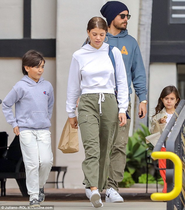 4A55178100000578-5516983-Party_of_four_Scott_Disick_brought_Sofia_Richie_along_when_he_st-a-57_1521436420546