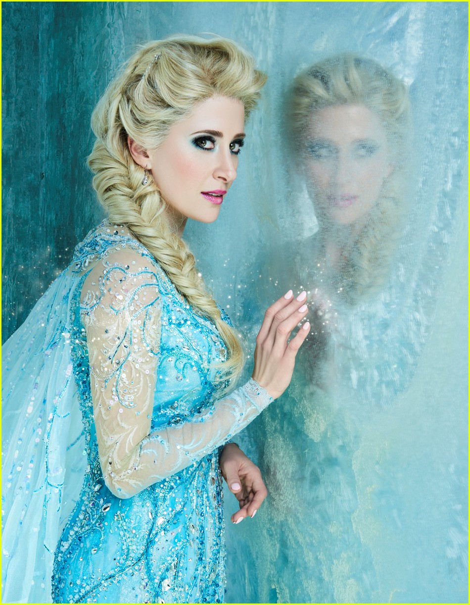 broadways-frozen-cast-pose-for-portraits-in-costume-01