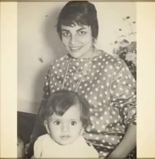 عمرو دياب ووالدته