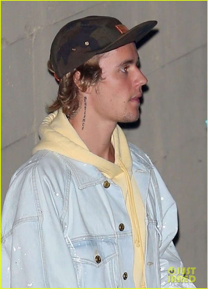 justin-bieber-stops-by-his-weekly-church-service-05
