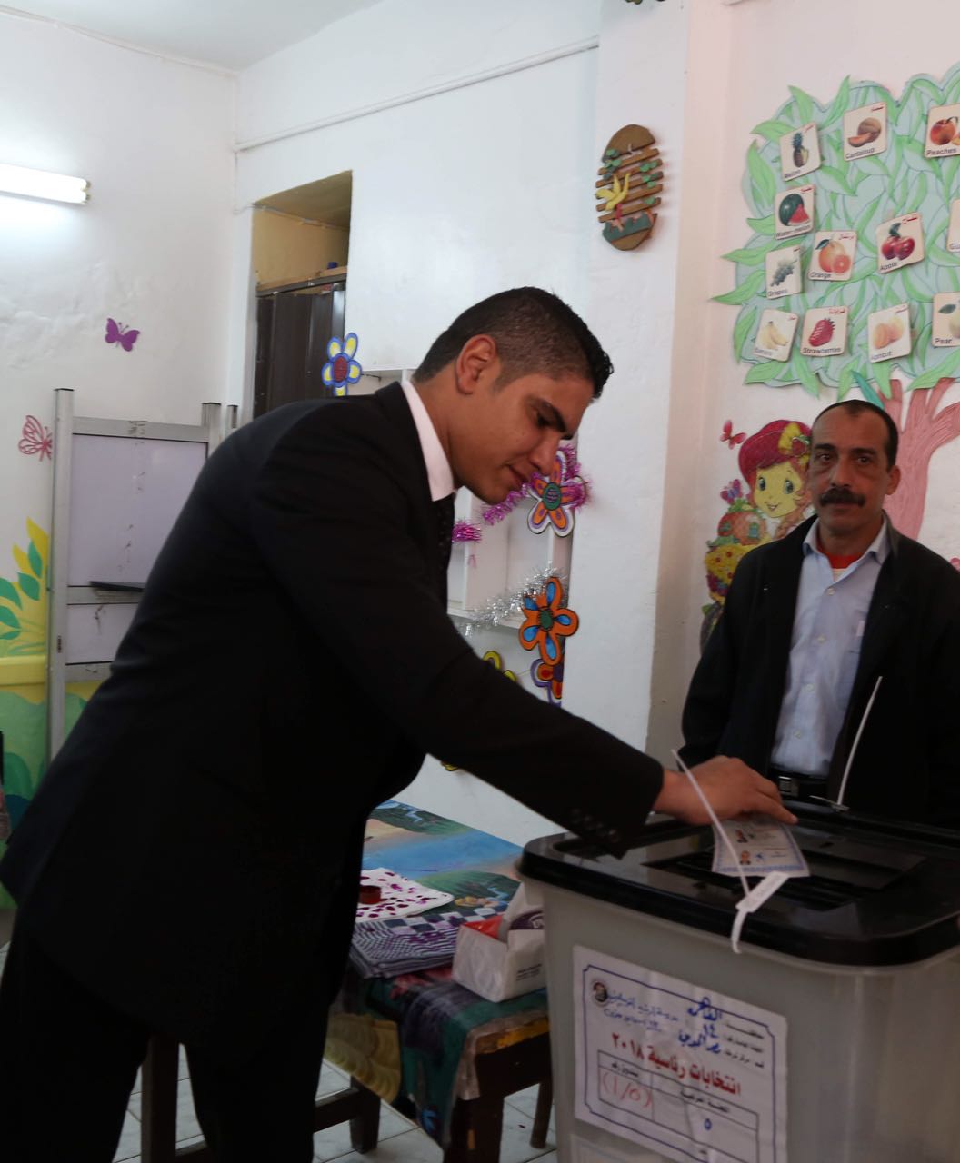 101271-رجل-الأعمال-أحمد-أبو-هشيمة-يدلى-بصوته-فى-الإنتخابات-الرئاسية-(1)