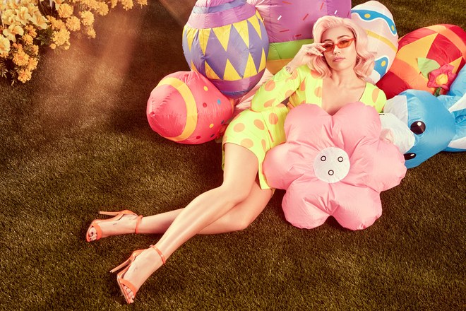 01-miley-easter