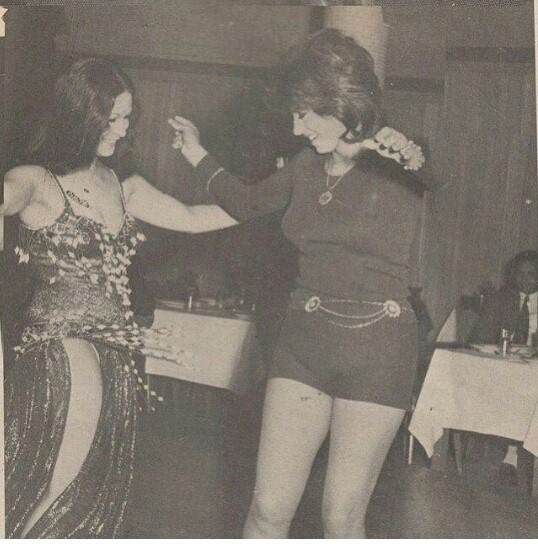 رقص نبيلة عبيد مع سهير زكى