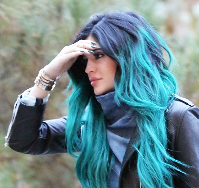 Kylie-Jenner-blue-green-hair-color-2016