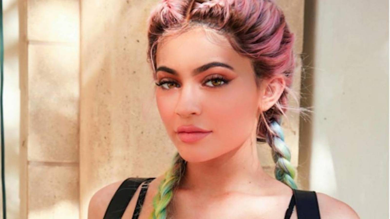 kylie_jenner_music_star_galore_mag