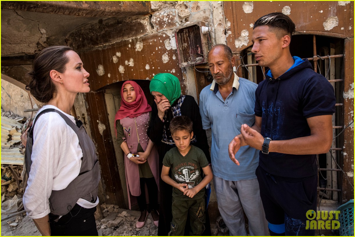 صور أنجلينا جولي تزور الموصل بالعراق (1)