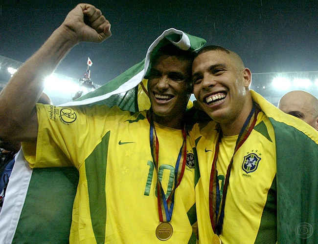 rivaldo-and-ronaldo-win-world-cup-2002