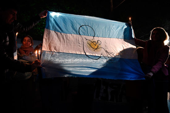 تظاهر مئات المواطنين فى الأرجنتين اليوم الثلاثاء، ضد قانون الإجهاض فى مدينة أوليفوس (5)