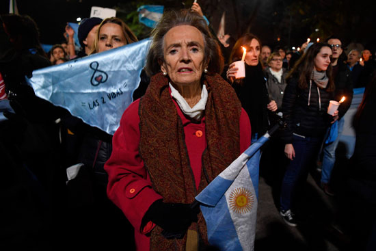 تظاهر مئات المواطنين فى الأرجنتين اليوم الثلاثاء، ضد قانون الإجهاض فى مدينة أوليفوس (9)
