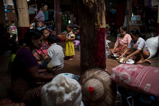 نزوح 150 ألف شخص من منازلهم بسبب الفيضانات فى ميانمار (7)