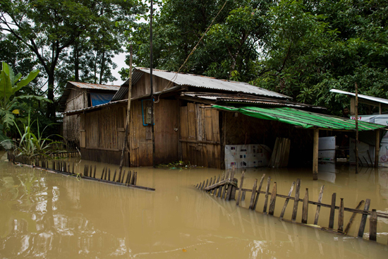 نزوح 150 ألف شخص من منازلهم بسبب الفيضانات فى ميانمار (2)