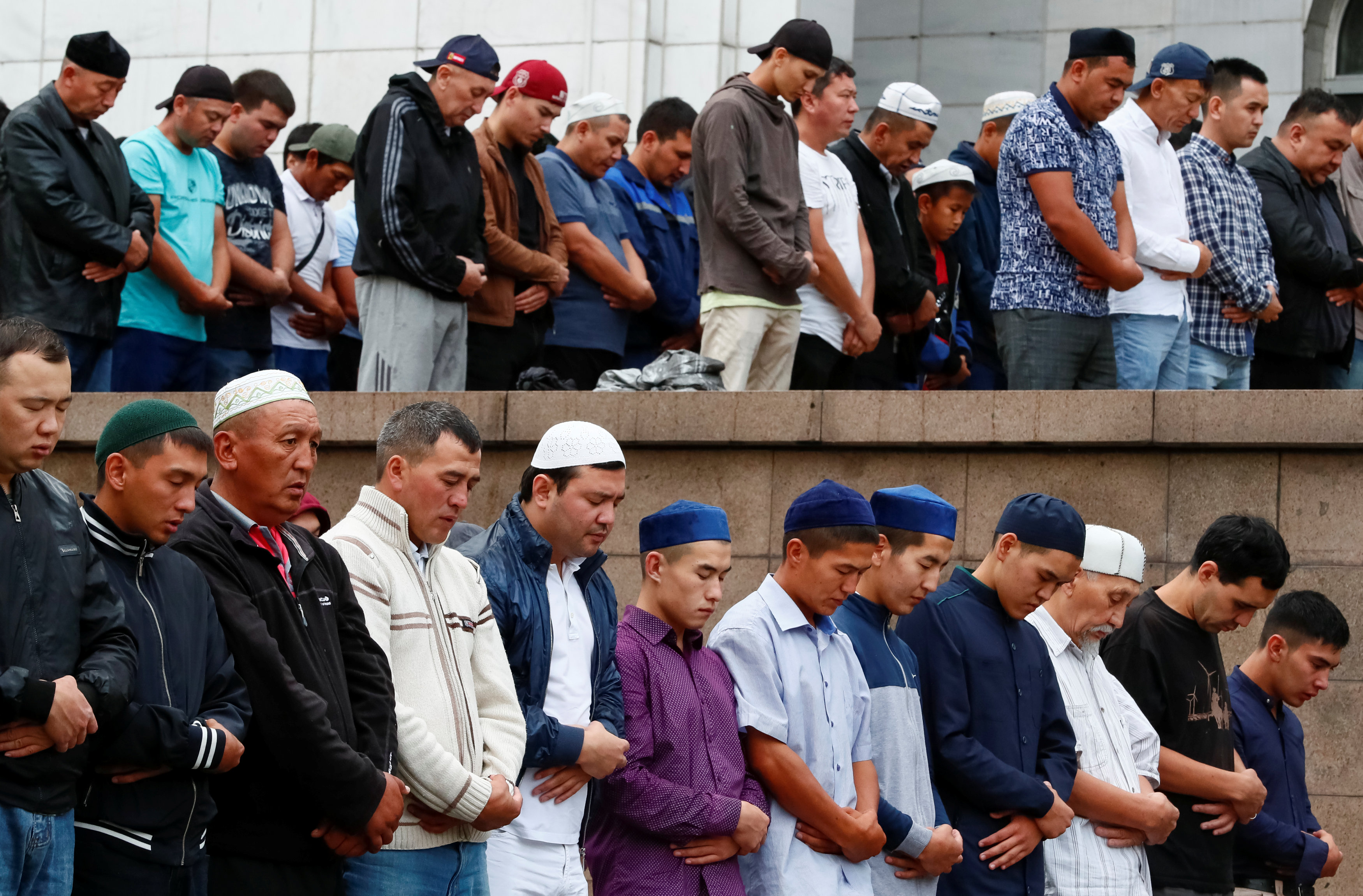 1373792-المسلمون-يؤدون-صلاة-العيد-فى-كازاخستان