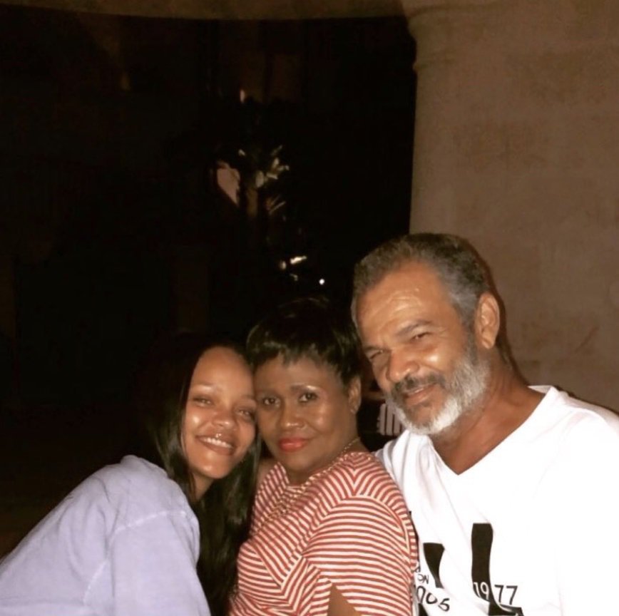 ريهانا وعائلتها ريهانا وعائلتها