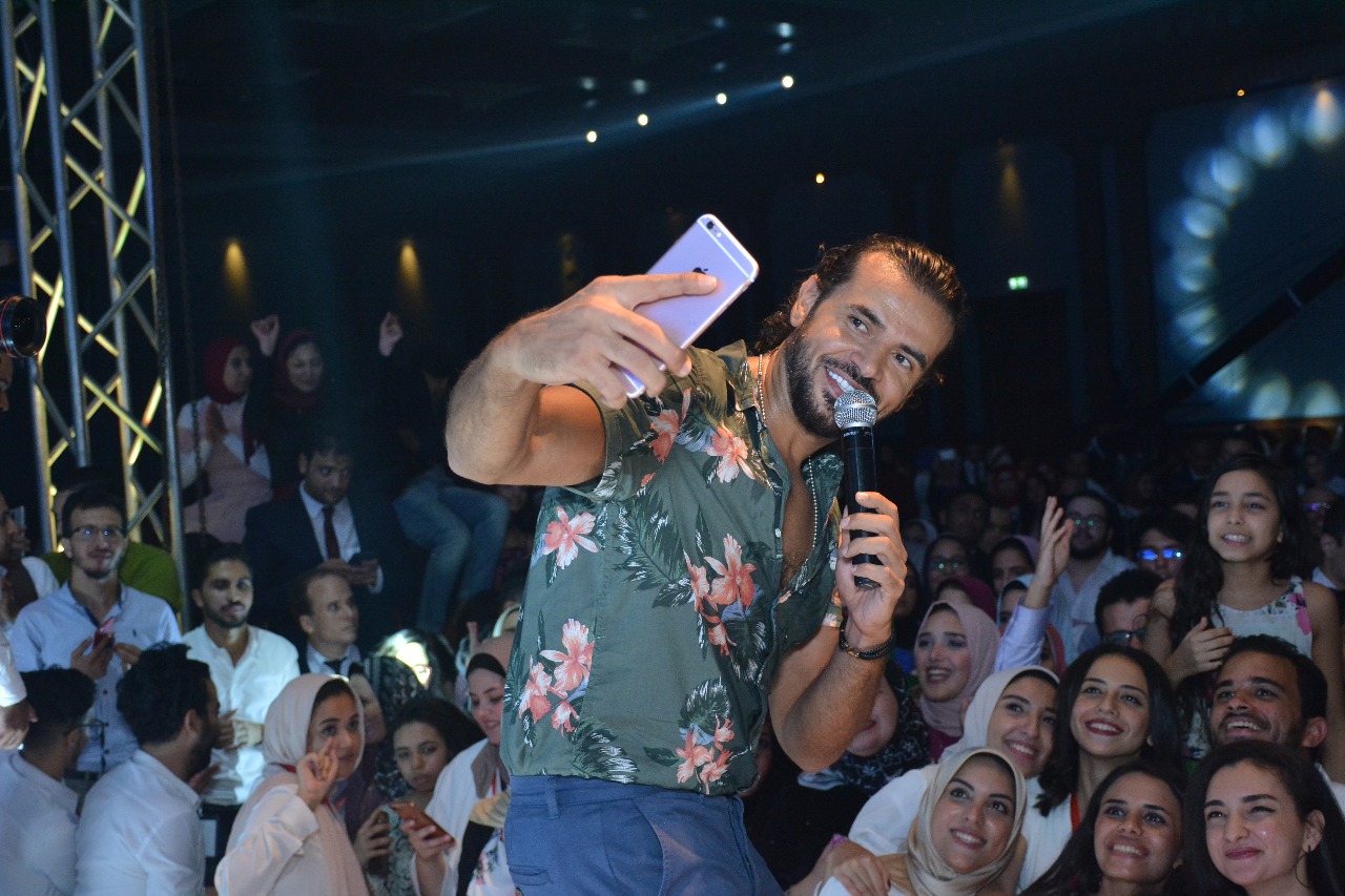 سامو زين يغنى اغاني البومه الجديد بحفل الاسكندرية