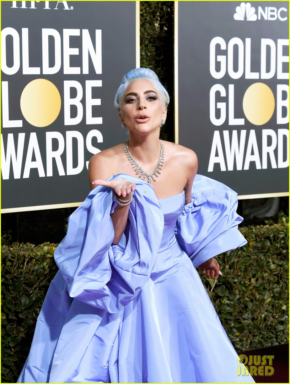 lady-gaga-blue-dress-2019-golden-globes-02