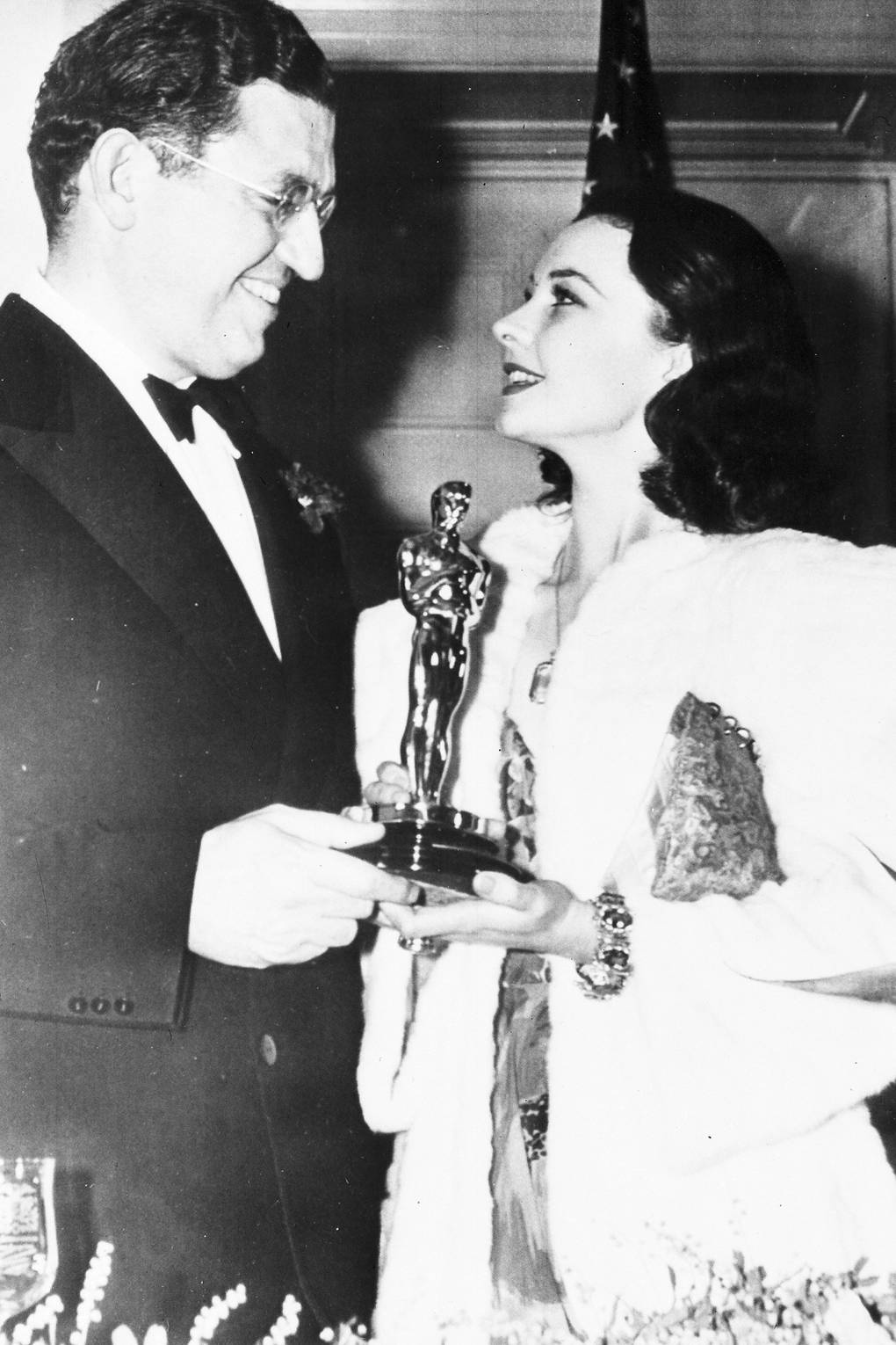 فيفيان ليج خلال تسلمها جائزة أفضل ممثلة لعام 1940