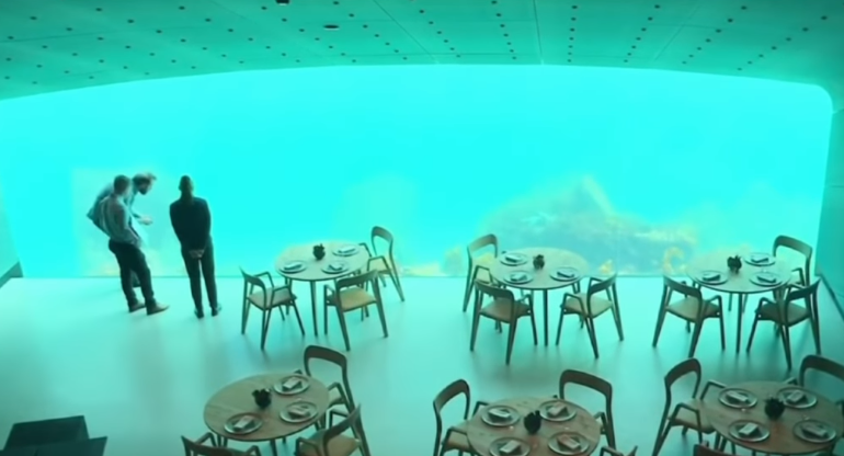 أكبر مطعم تحت الماء فى النرويج