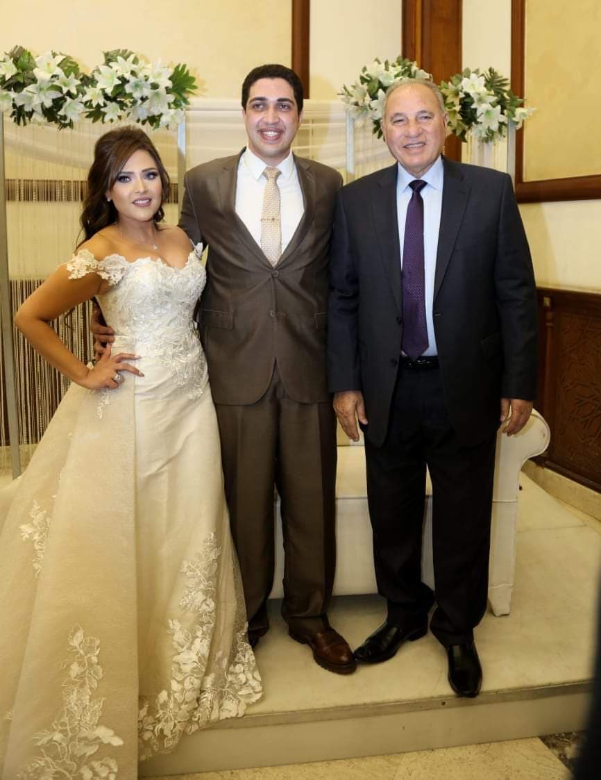 العروسان مع المستشار أحمد الزند