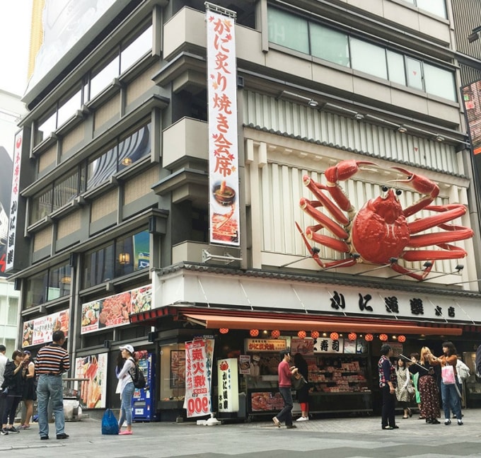 مطعم Kani Dōraku الرئيسي في أوساكا بشارع دوتونبوري