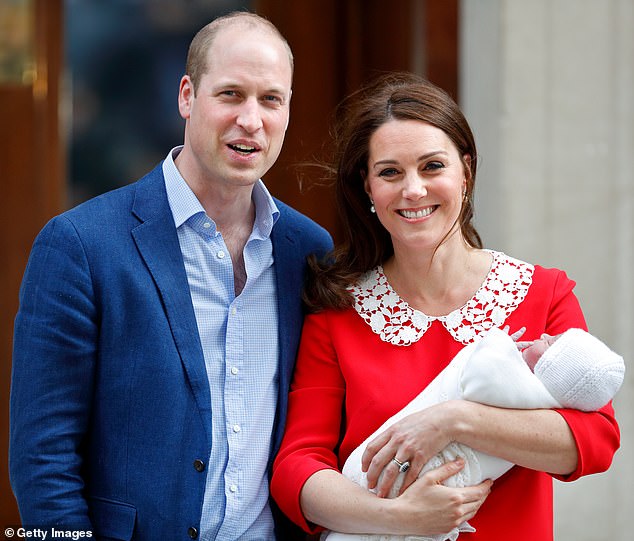 الأمير وليام وزوجته كيت بعد الولادة فى جناح ليندو