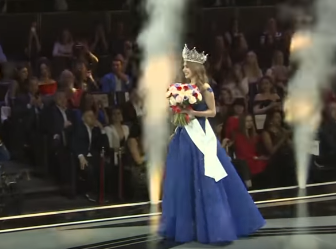 ملكة جمال روسيا تتلقى تحية المتابعين