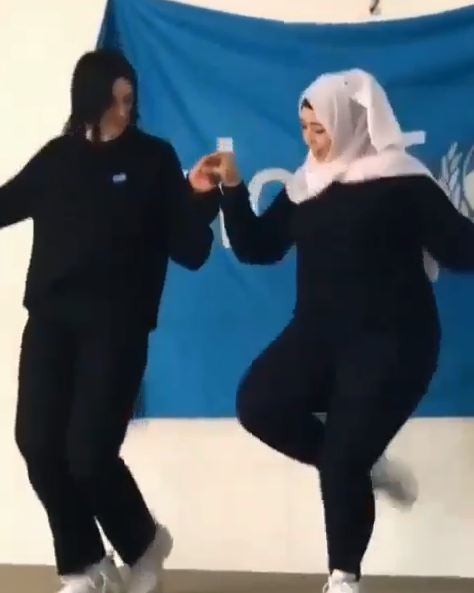 دوا ليبا ترقص الدبكة السورية