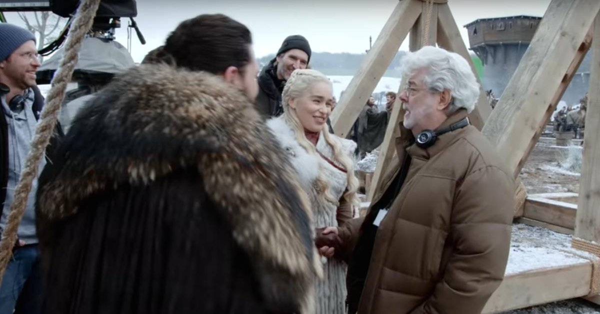إيميليا كلارك وجورج لوكاس فى موقع تصوير الحلقة الأولى من Game of Thrones