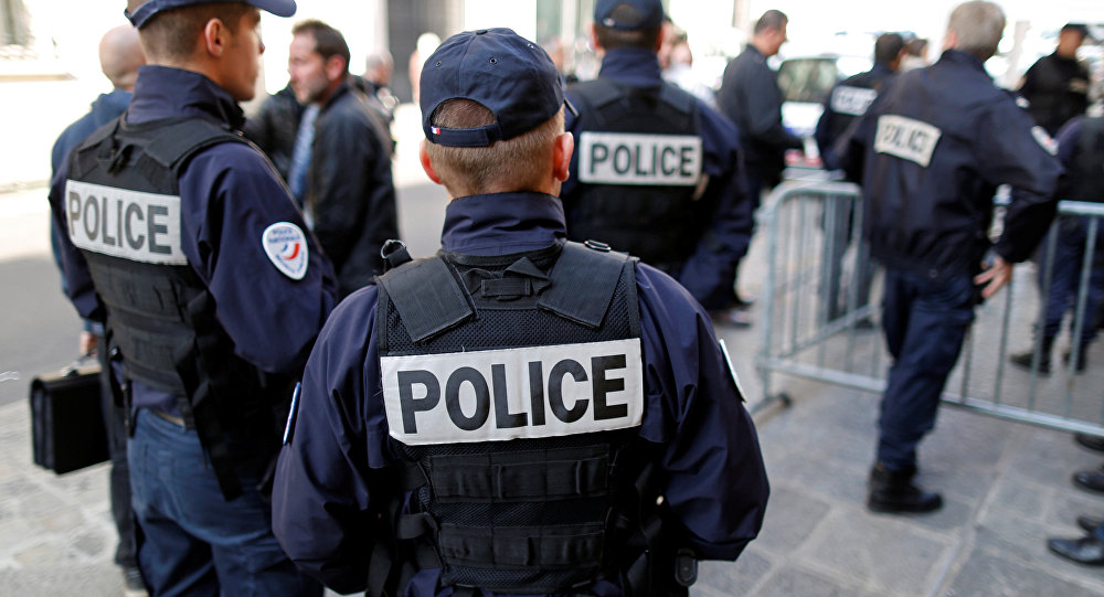 اغلاق مركز شرطة فى باريس بسب هجوم البراغيث