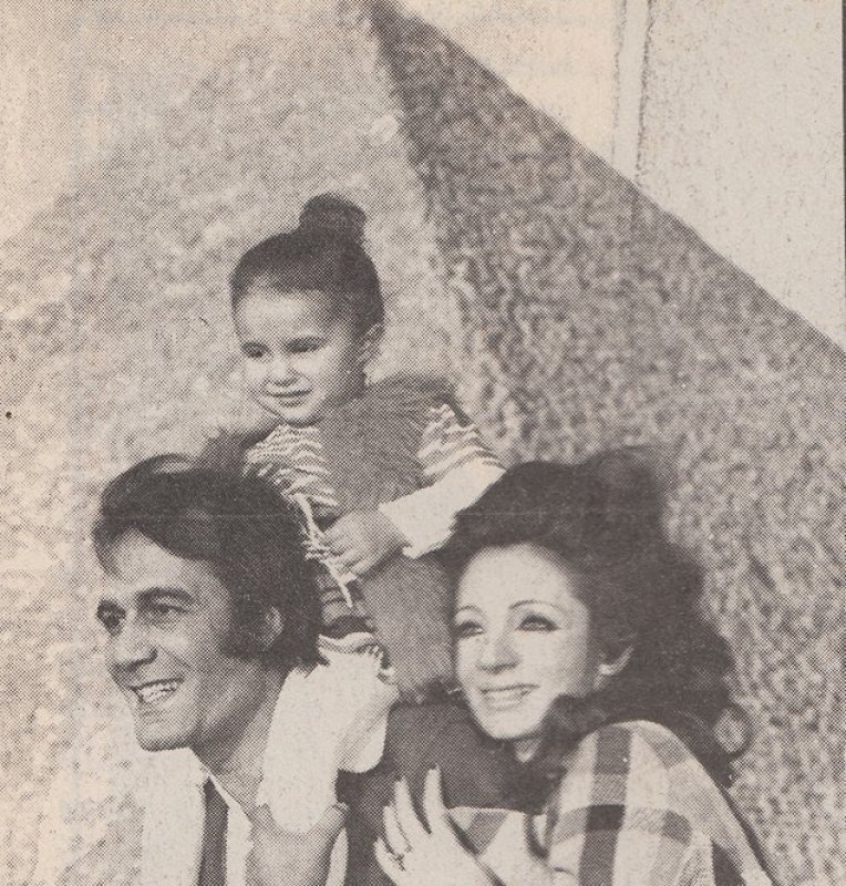 رانيا مع والديها
