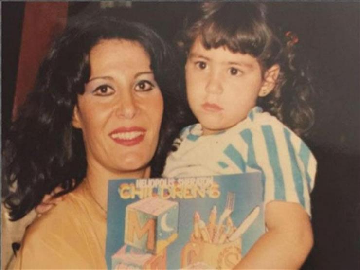 منة شلبى ووالدتها زيزى مصطفى