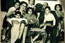 محمد عبدالوهاب مع أبنائه (6)