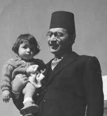 محمد عبدالوهاب مع أبنائه (2)
