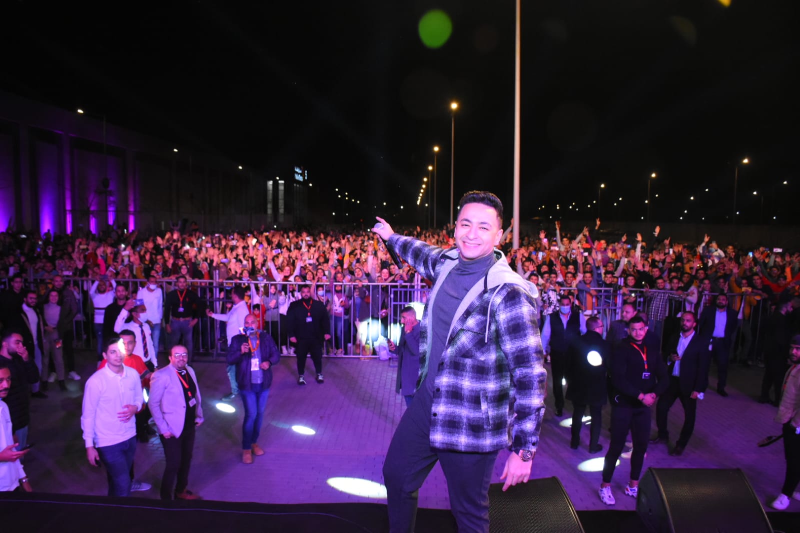 حمادة هلال يشعل الأجواء وسط الآلاف في حفل طنطا (4)