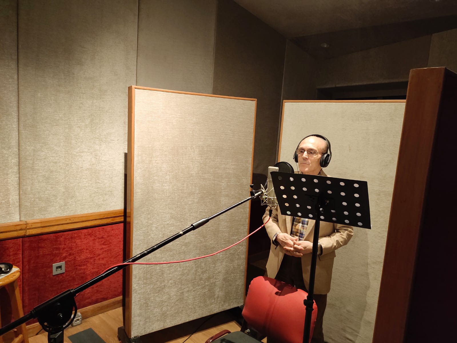 محمد صبحي ينتهي من تسجيل اغاني مسرحيته