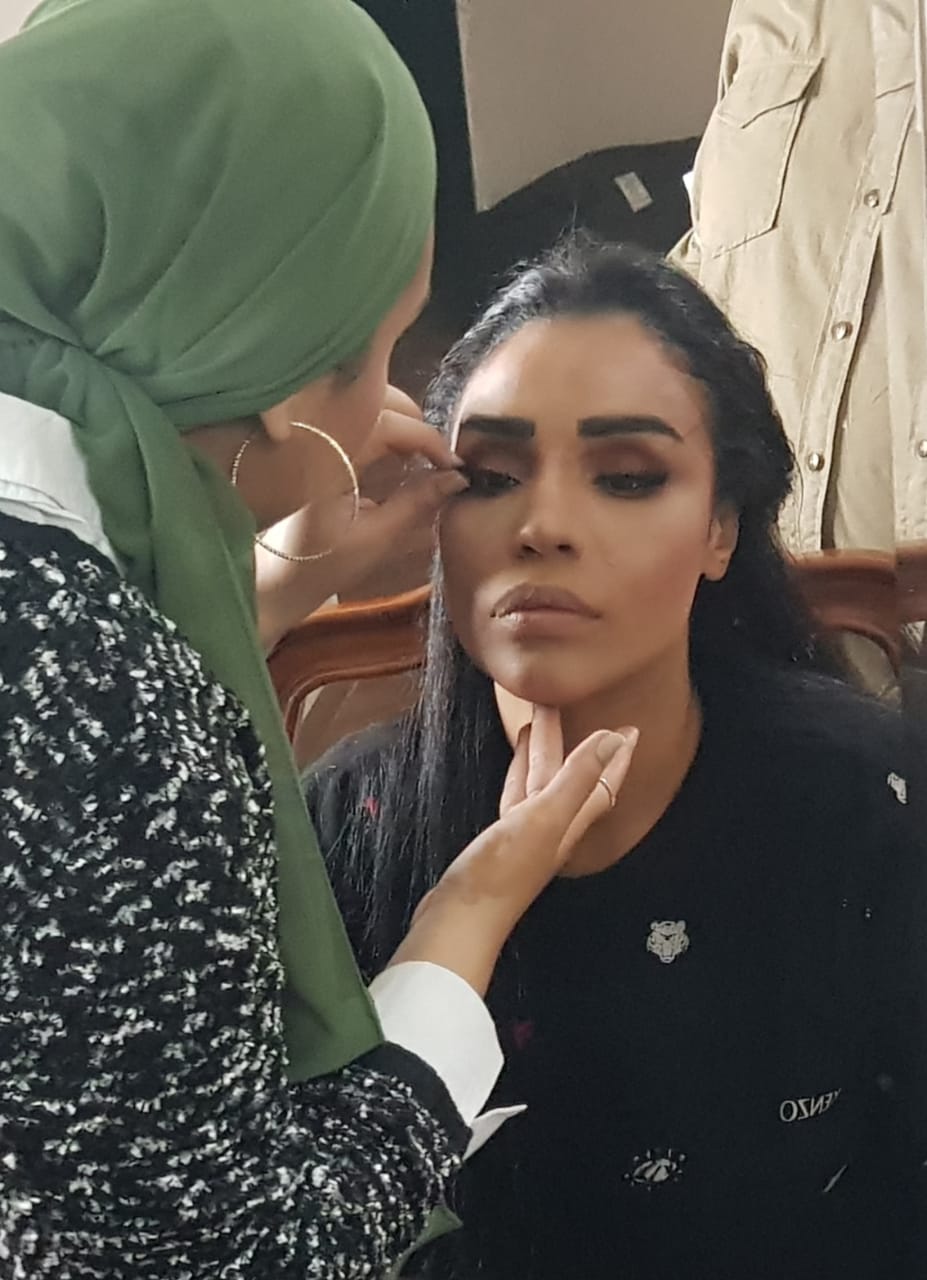 يارا سامح أصغر makeup artist بين الدراسة فى الكلية وعملها مع نجمات الطرب (13)
