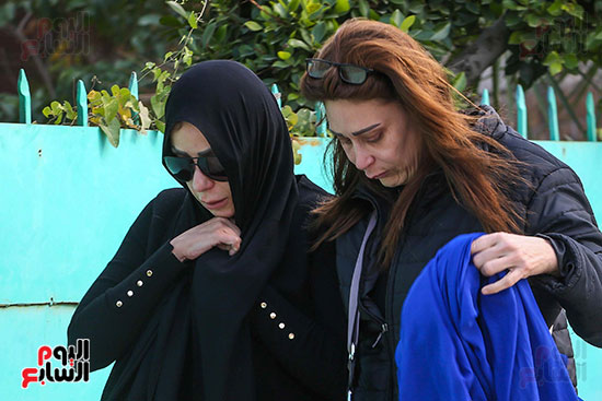 ريم البارودي في جنازة والدها (2)