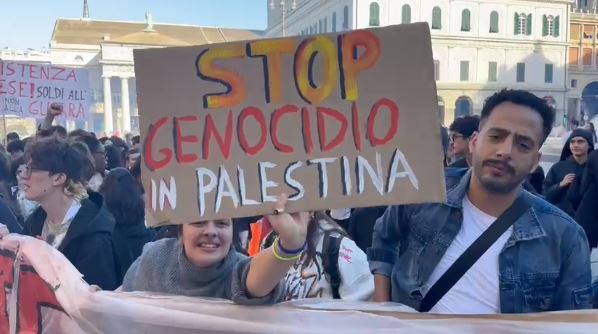 عصام السقا في مظاهرة لدعم غزة
