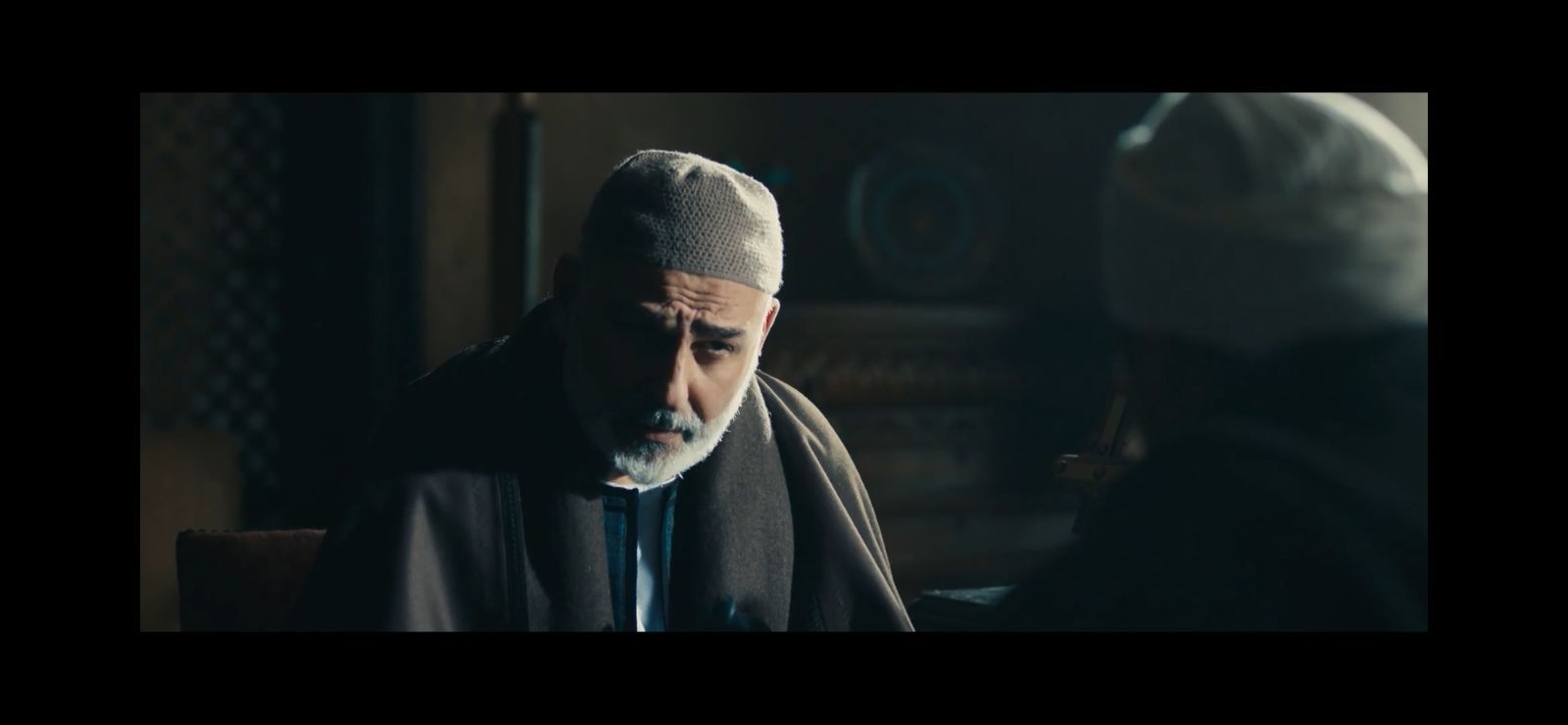 مسلسل عملة نادرة الحلقة 27  عبد الجبار يأمر رجاله بالبدء في الحفر تحت بيت دميانة لإخراج الآثار (5)