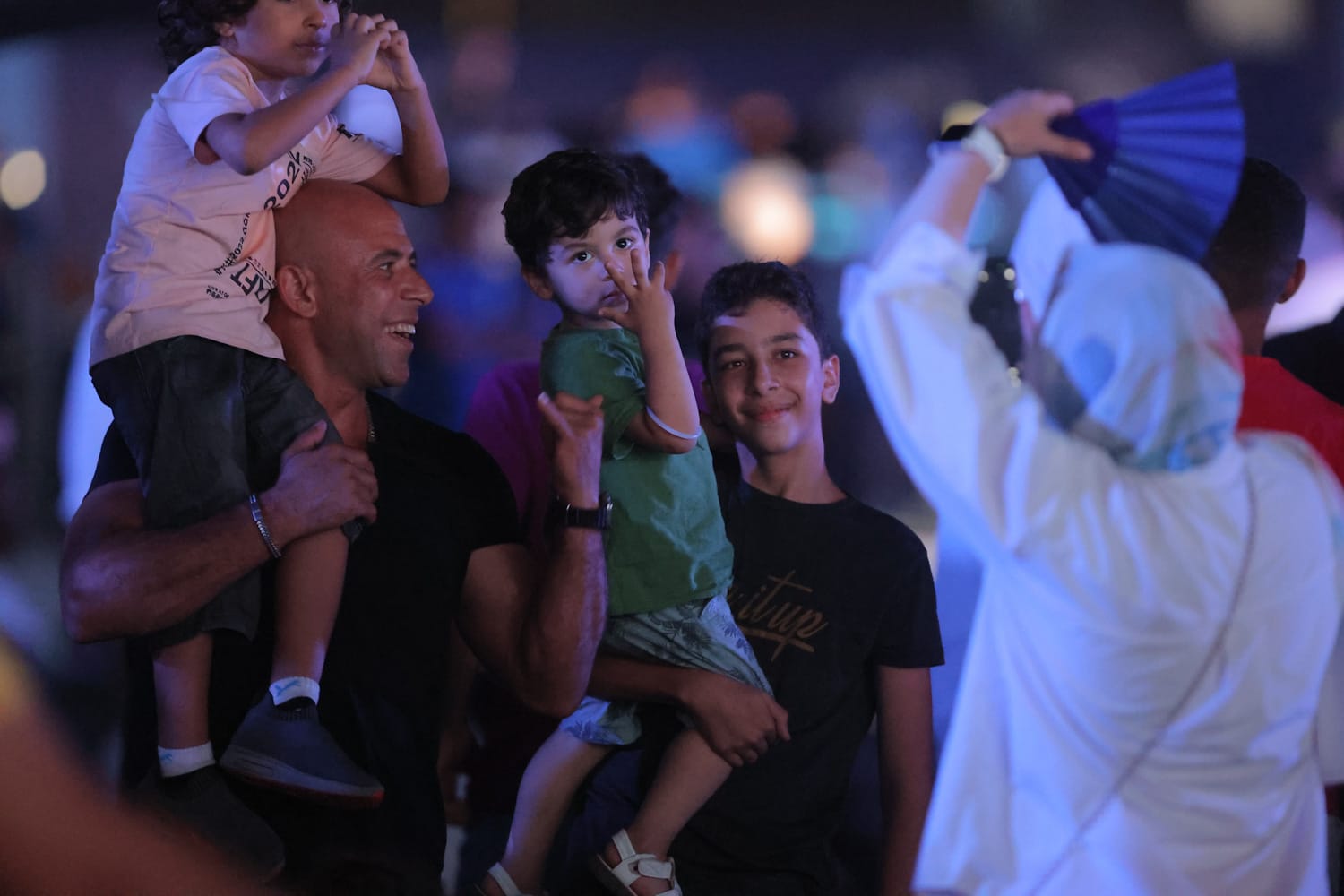 محمد عدوية يشعل حفلة فى مهرجان العلمين بباقة من أروع أغانيه ويغنى لوالده (3)