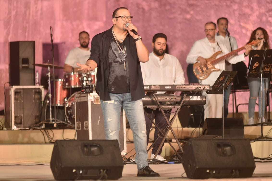 هشام عباس في حفل مهرجان القلعة (1)