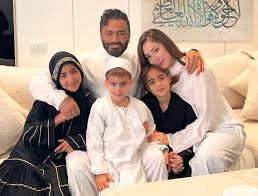 تامر حسني وعائلته
