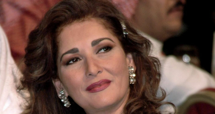 الفنانة آثار الحكيم تعود للمستشفي مرة أخري