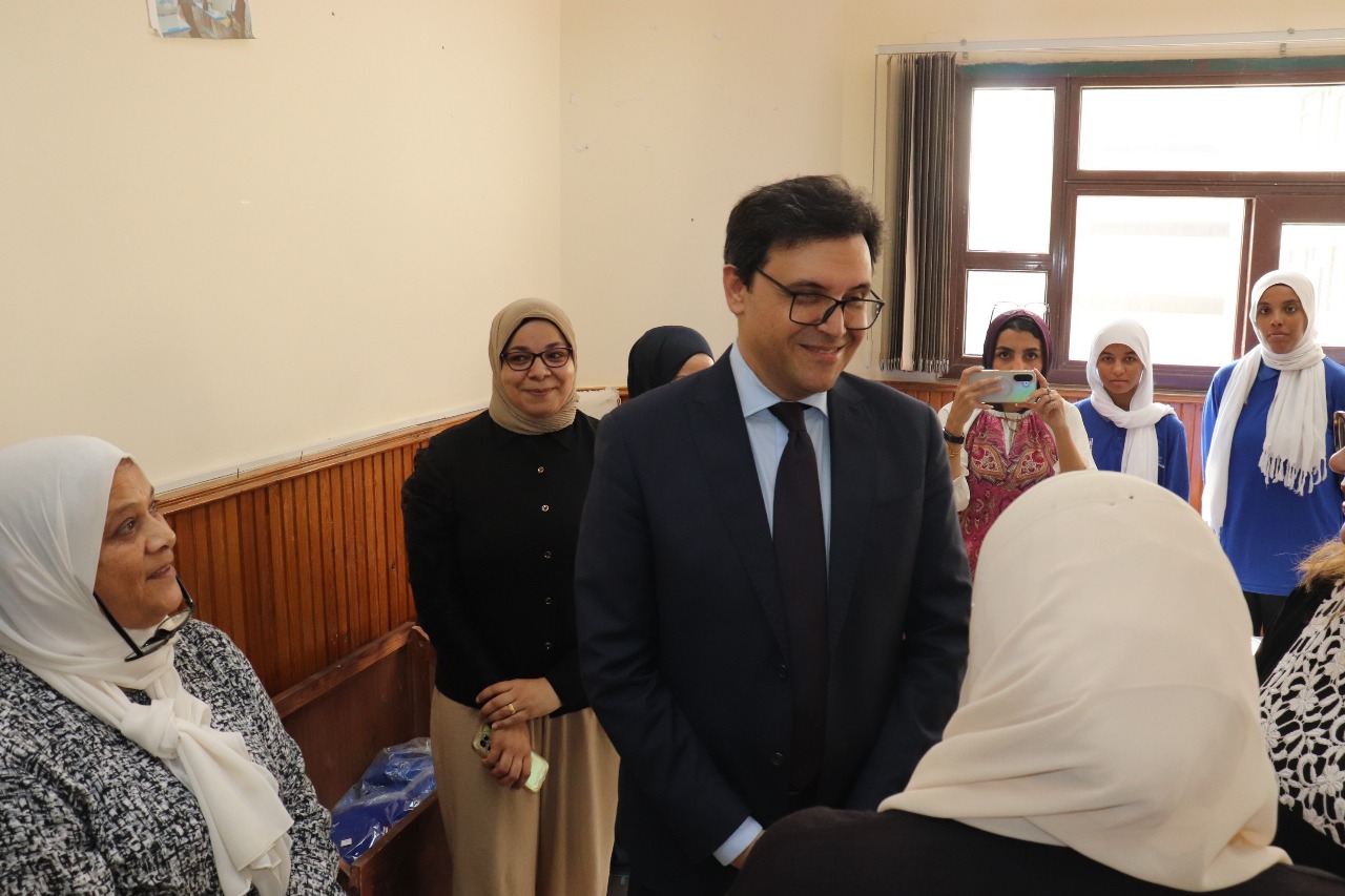 وزير الثقافة يتفقد أكاديمية الفنون  (12)