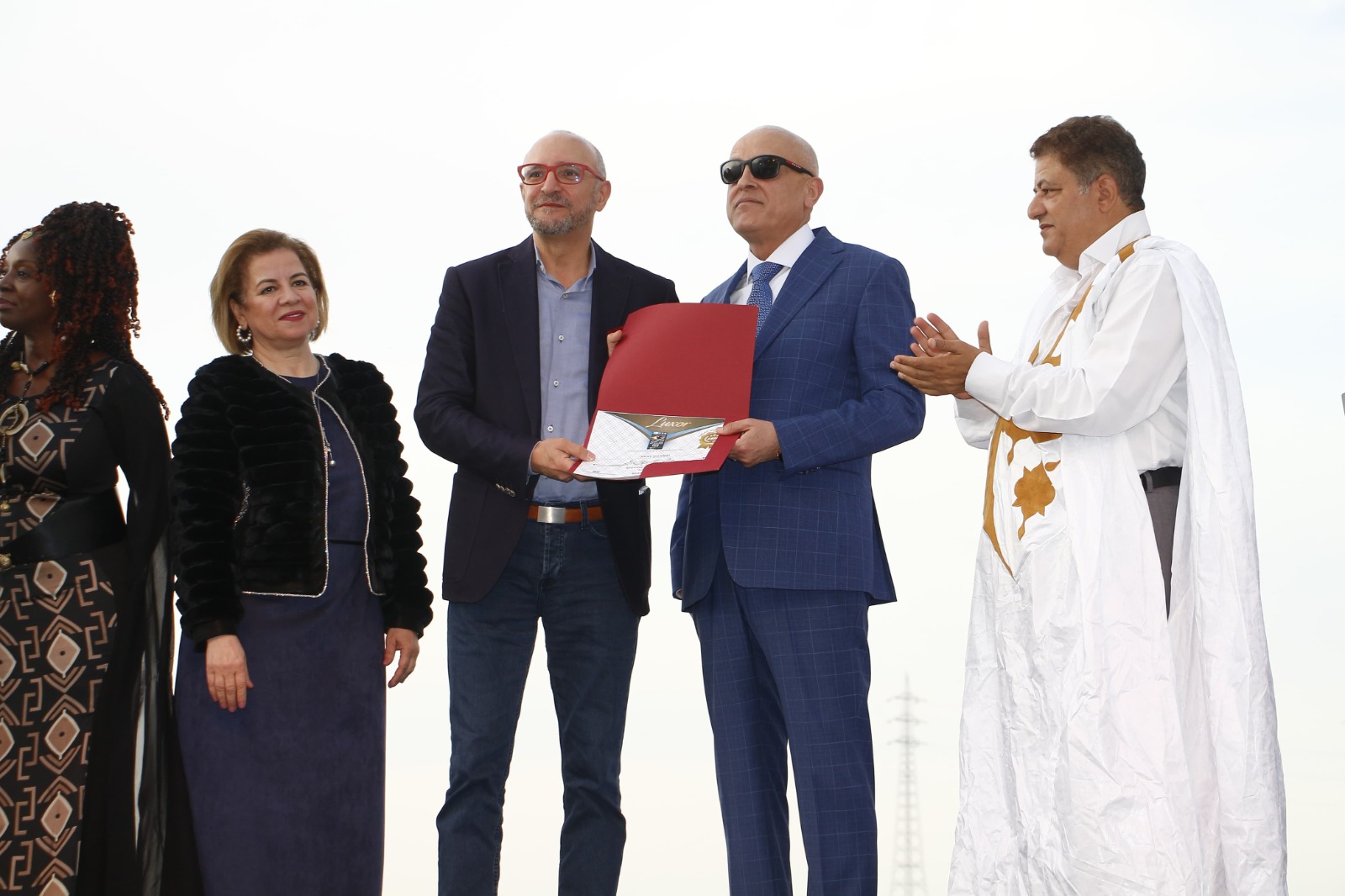 محافظ الأقصر يلتقي إدارة مهرجان الأقصر للسينما الأفريقية (2)