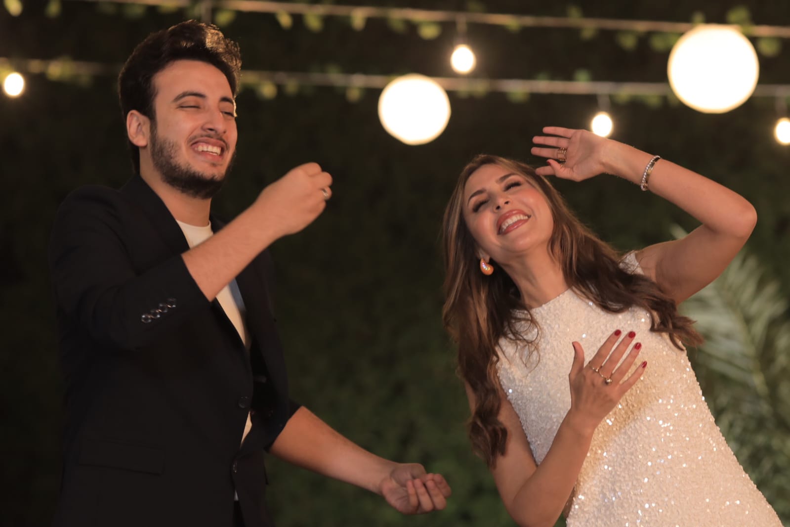 جنات والحسن عادل ينتهيان من تصوير كليب الليلة حلوة (2)