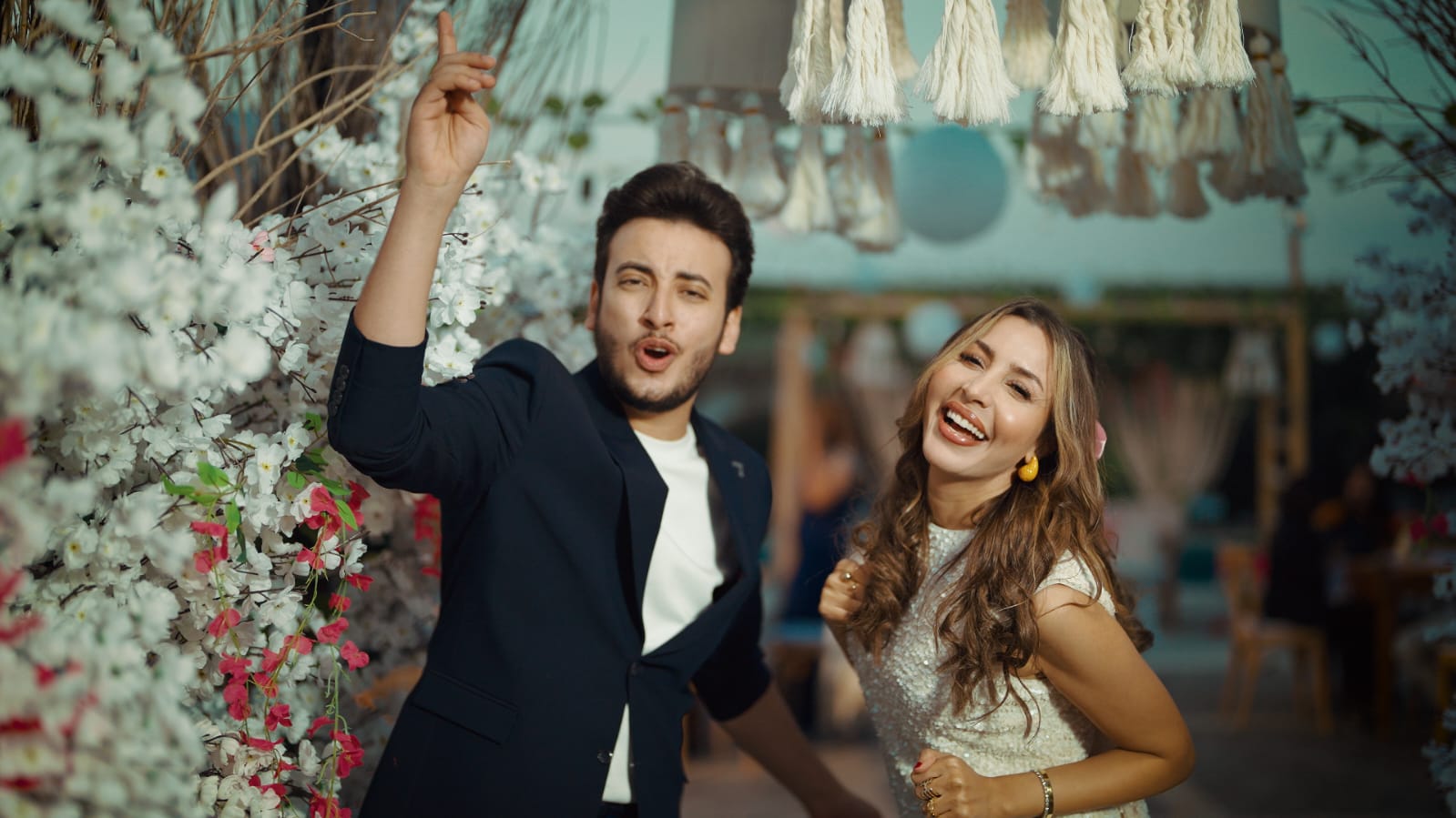 جنات والحسن عادل ينتهيان من تصوير كليب الليلة حلوة (1)