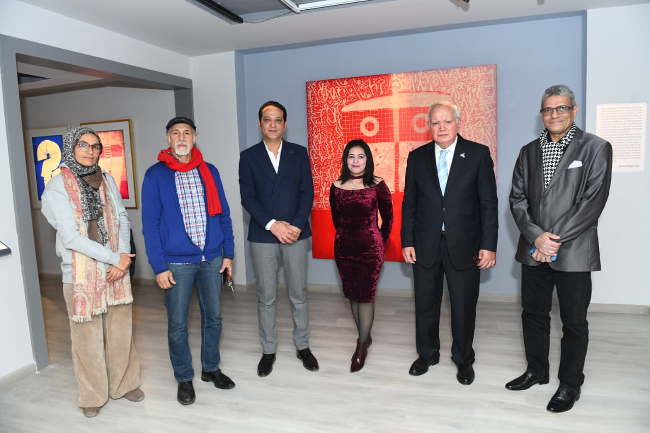 افتتاح معرض ألف وجه ووجه