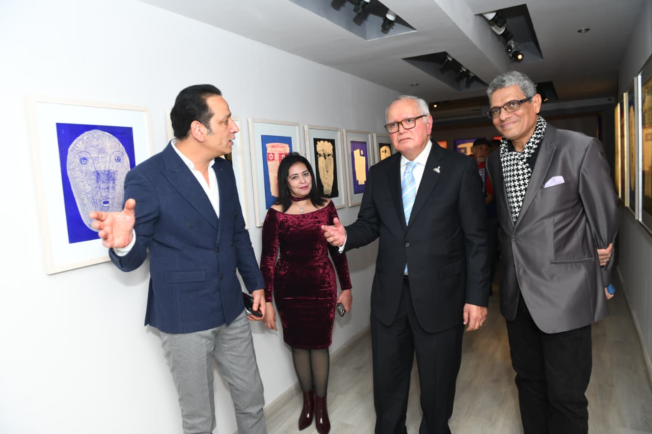 معرض ألف وجه ووجه...